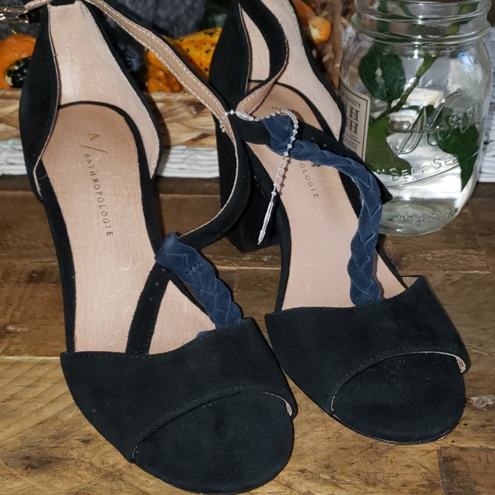 Adorable Anthropologies chunk heel shoes